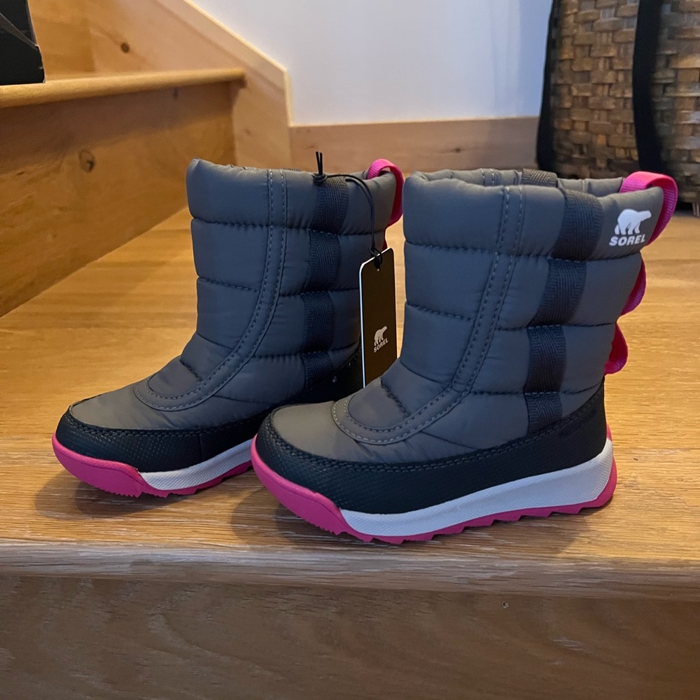 Toddler sorel boots size 8. NWT